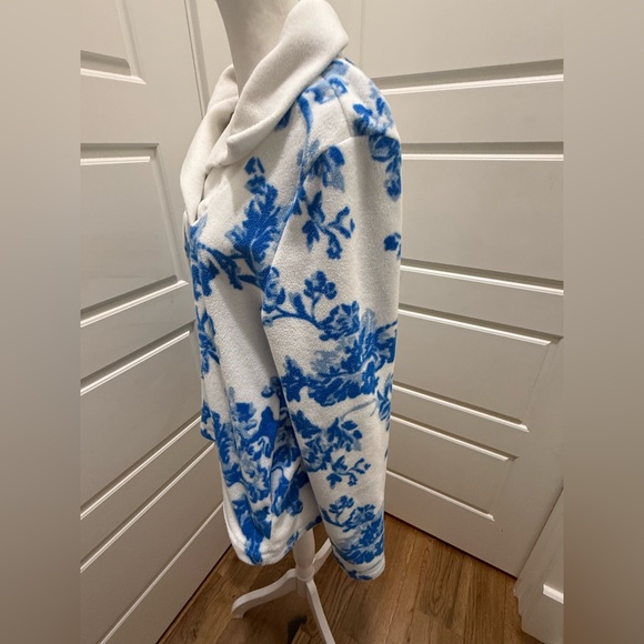 Dudley Stephens x Mestiza. Sheffield Island Pullover. Blue & White Floral. Med. - Picture 7 of 11